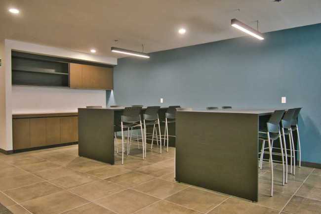 Luz y espacio en movimiento: la nueva cara de las oficinas CIE CREA.