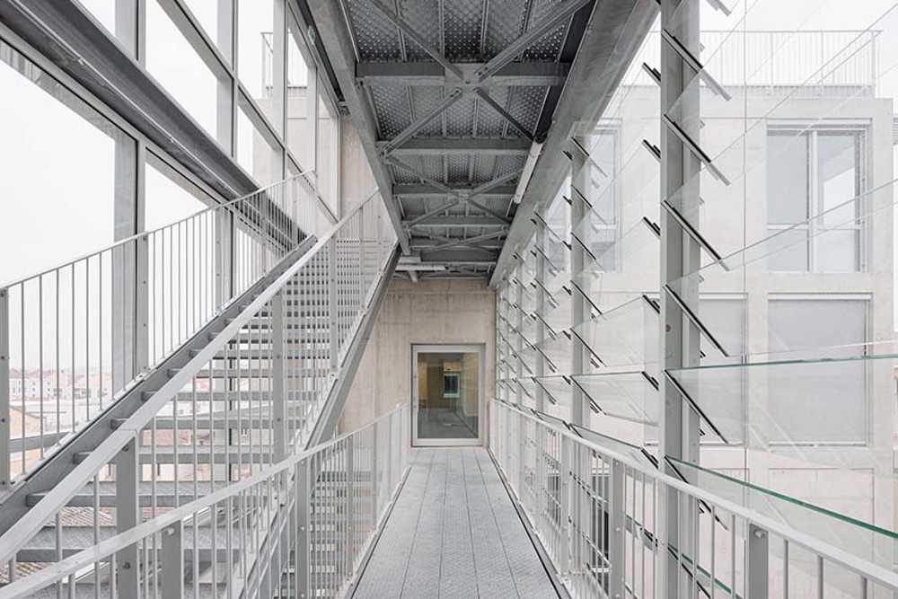 Célébrer l'histoire industrielle avec chaque détail du bâtiment M45