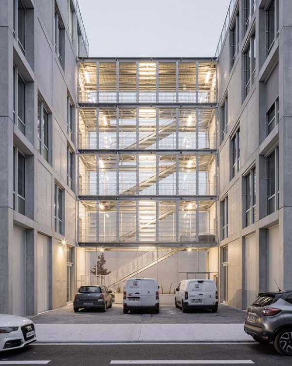 Célébrer l'histoire industrielle avec chaque détail du bâtiment M45