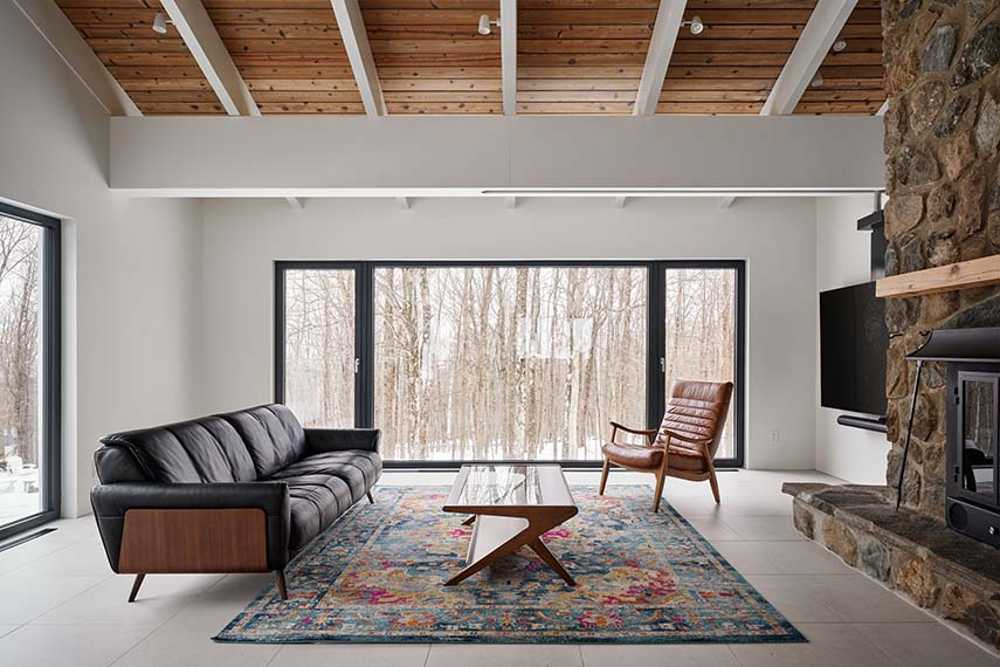 Non demolire ma rivitalizzare: lo chalet Ash Tree House nel Quebec