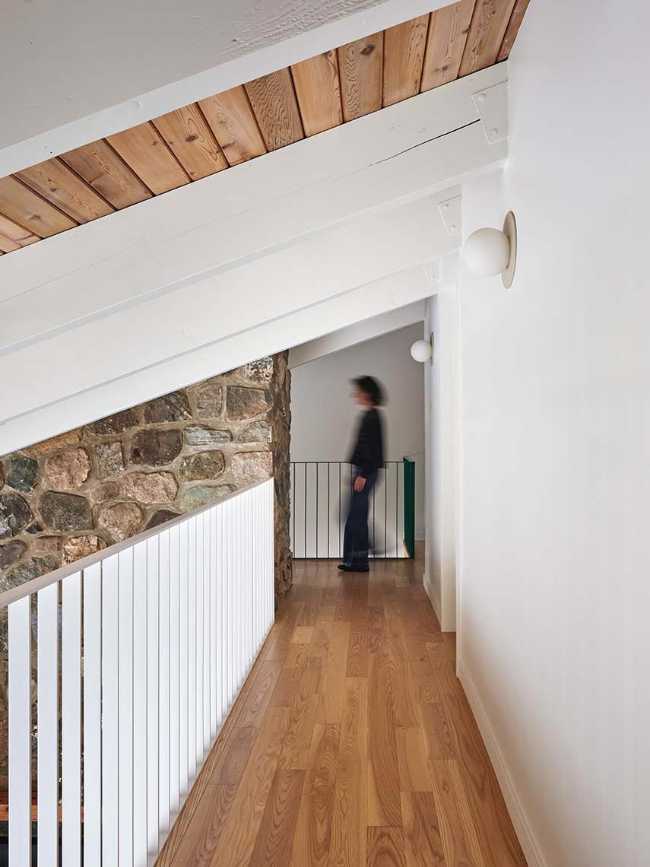 Non demolire ma rivitalizzare: lo chalet Ash Tree House nel Quebec