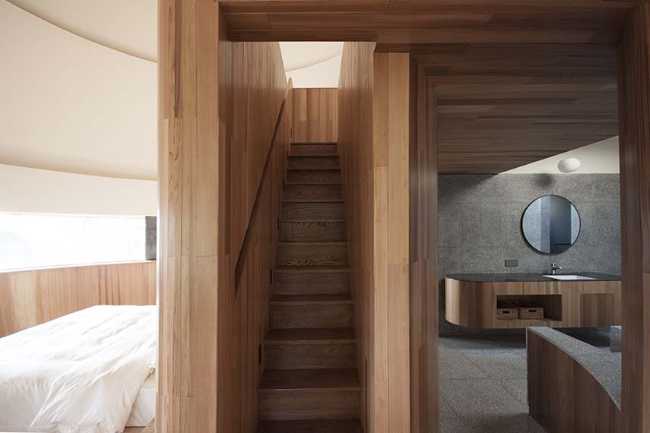 The Mushroom: a wooden house that belongs to the forest