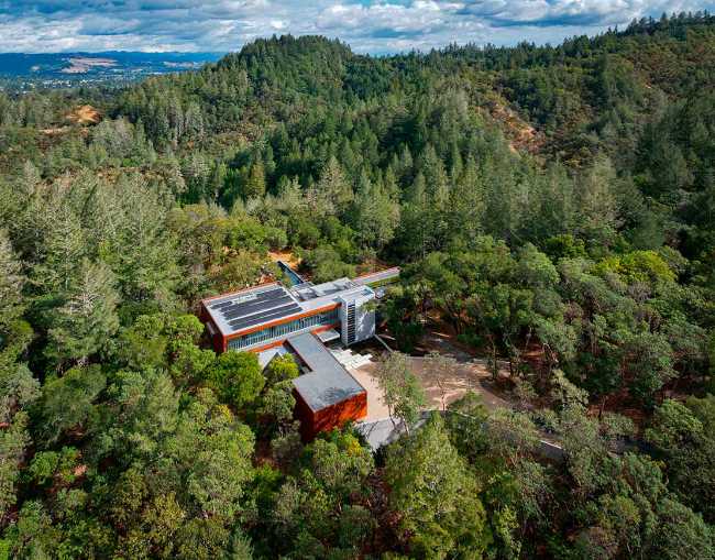 Whispering Stones: essential luxury immersed in the vineyards of California