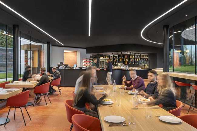 Cantine Mutti étoilée Michelin. On y mange sous une motte de terre