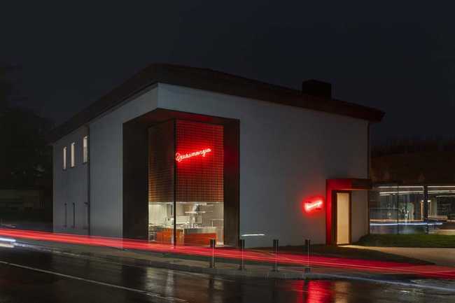 Cantine Mutti étoilée Michelin. On y mange sous une motte de terre