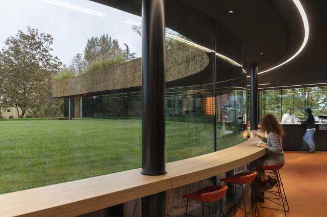 Cantine Mutti étoilée Michelin. On y mange sous une motte de terre