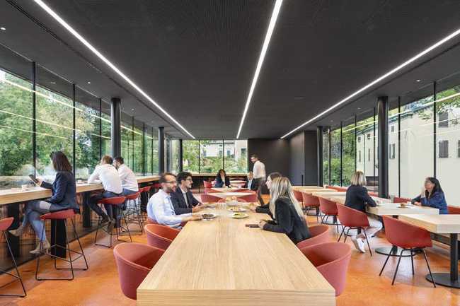 Cantine Mutti étoilée Michelin. On y mange sous une motte de terre