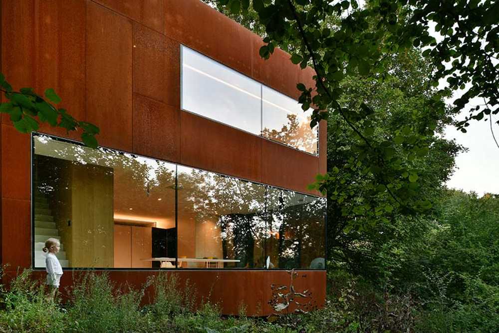 Un cubo: geometrie nel verde, un’estensione sostenibile e contemplativa