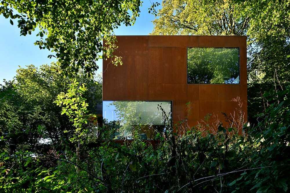 Un cubo: geometrie nel verde, un’estensione sostenibile e contemplativa