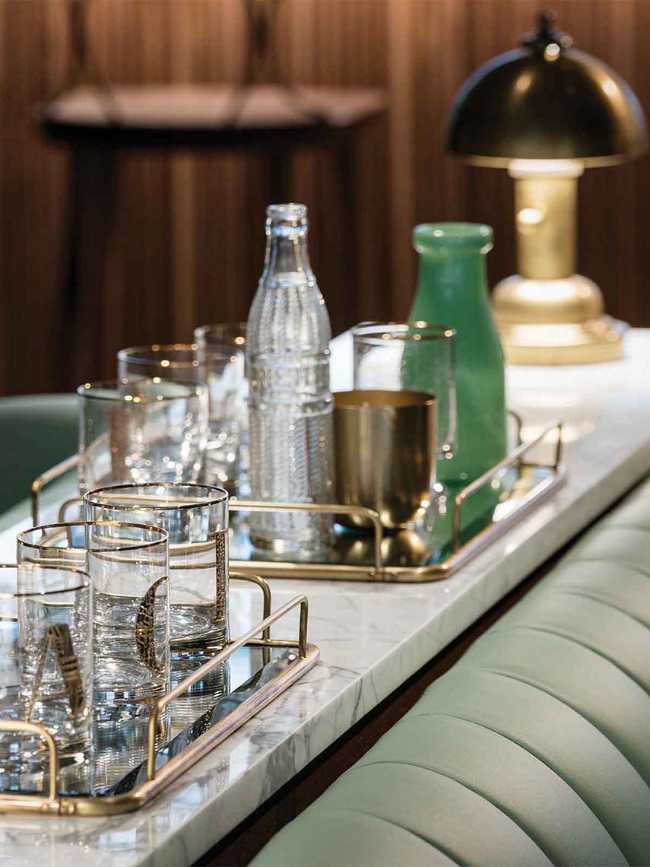 Irriverente brand design del Poka Lola social club a Denver