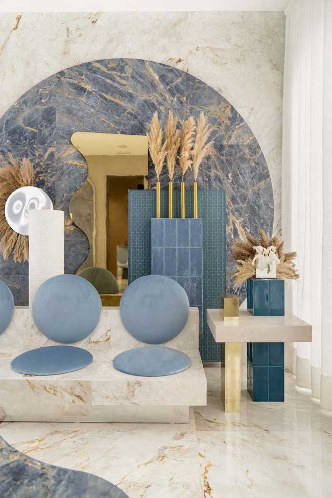 Ceramiche surrealiste e atemporali. Sguardo al futuro dal passato