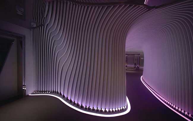 Intérieur V+ Lounge à Hangzhou. L'eau et l'infini deviennent design