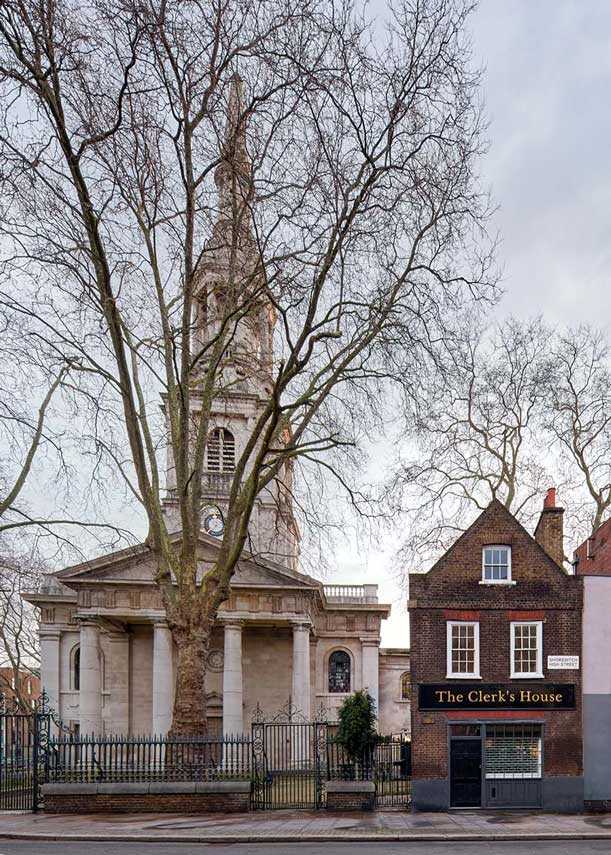 Restauración de la antigua The Clerk's House para la galería de arte Emalin