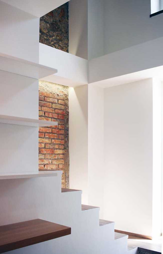 Nuevos interiores contemporáneos y consolidación de lo antiguo: Casa SAVY