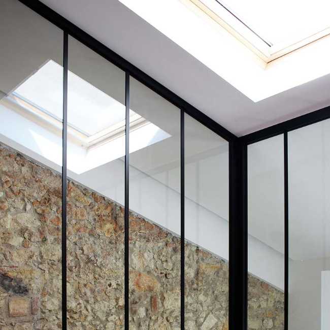 Nuevos interiores contemporáneos y consolidación de lo antiguo: Casa SAVY