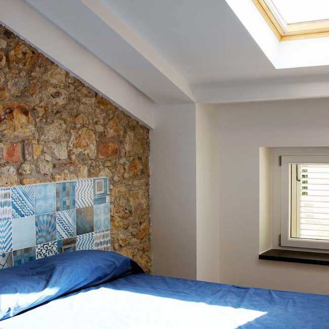 Nuevos interiores contemporáneos y consolidación de lo antiguo: Casa SAVY