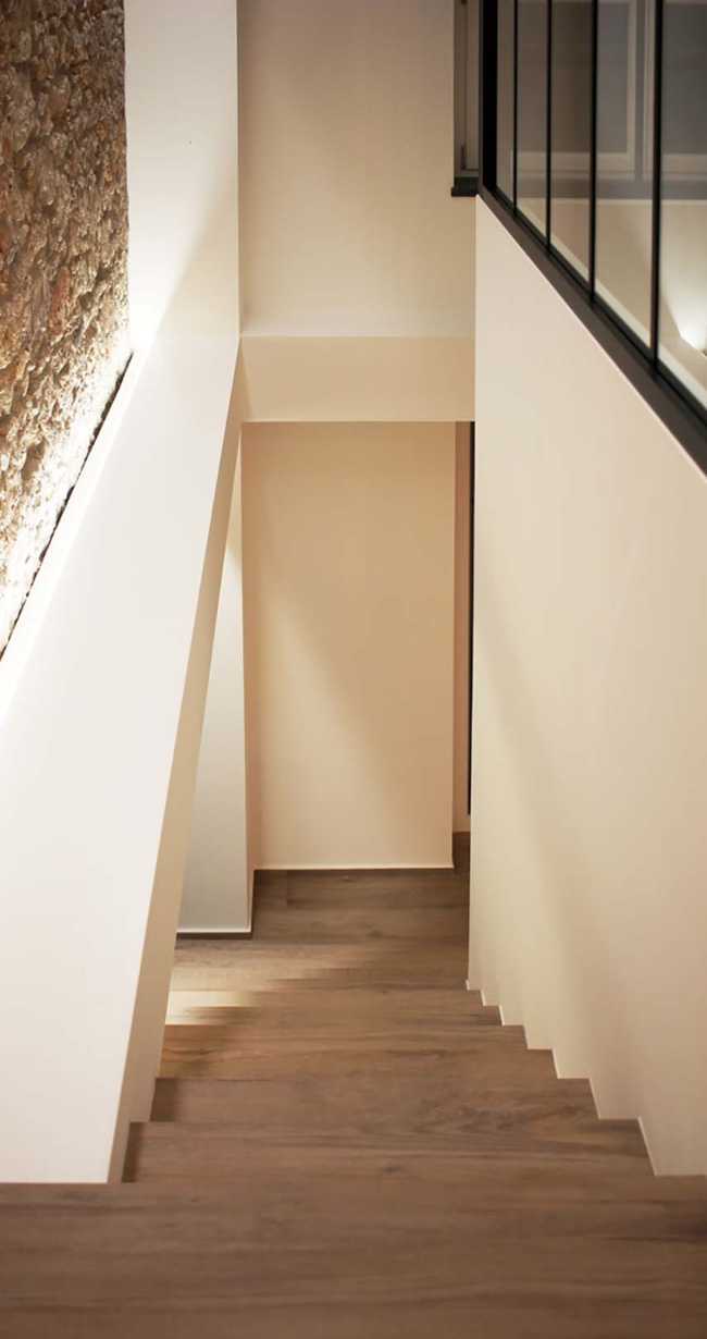 Nuevos interiores contemporáneos y consolidación de lo antiguo: Casa SAVY