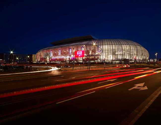 Stades. Architecture et mythe : quand le sport devient récit collectif.