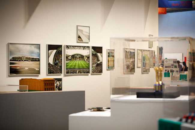 Stades. Architecture et mythe : quand le sport devient récit collectif.