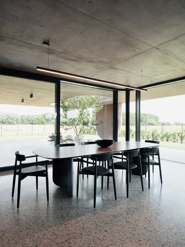 House with a large porch, a refuge of light in the Venetian landscape