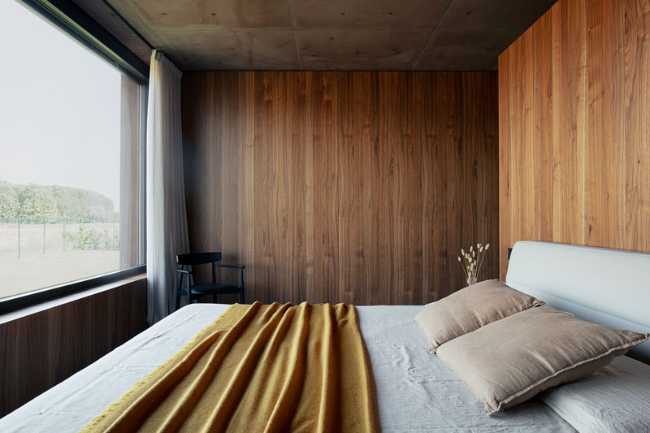 House with a large porch, a refuge of light in the Venetian landscape