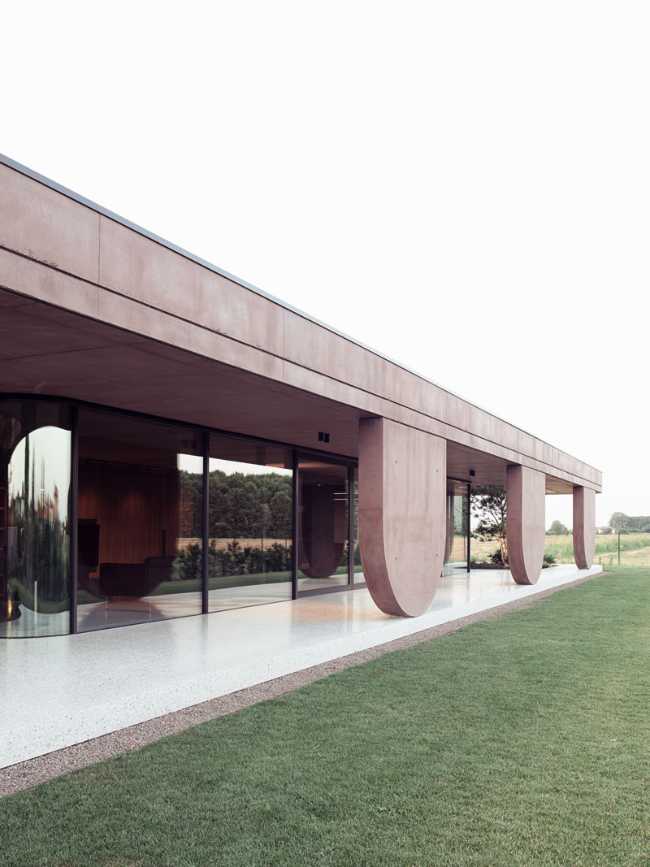 House with a large porch, a refuge of light in the Venetian landscape