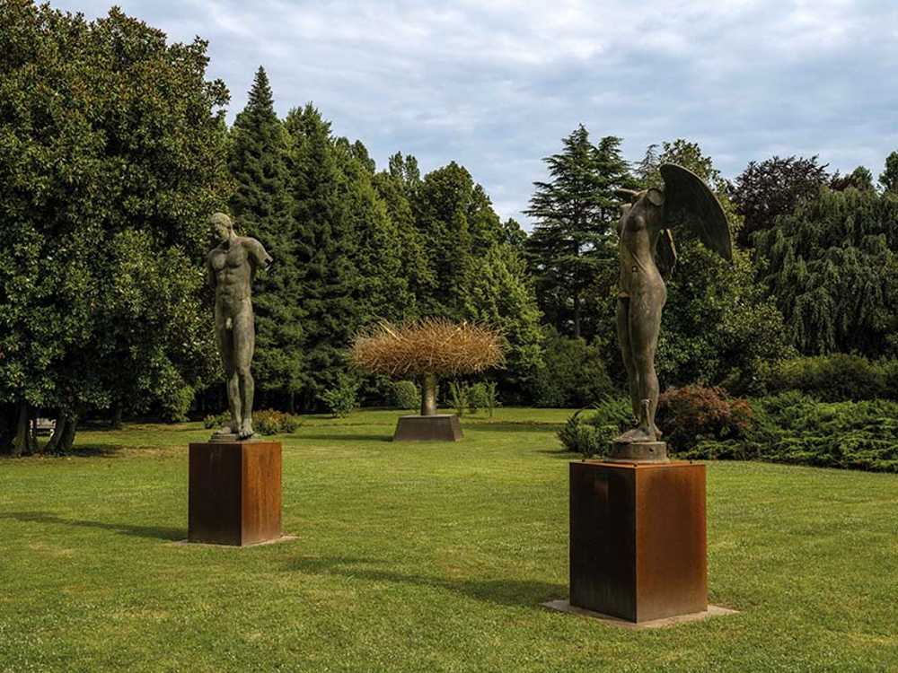 Forme sospese nel verde: il parco dove l’arte prende vita