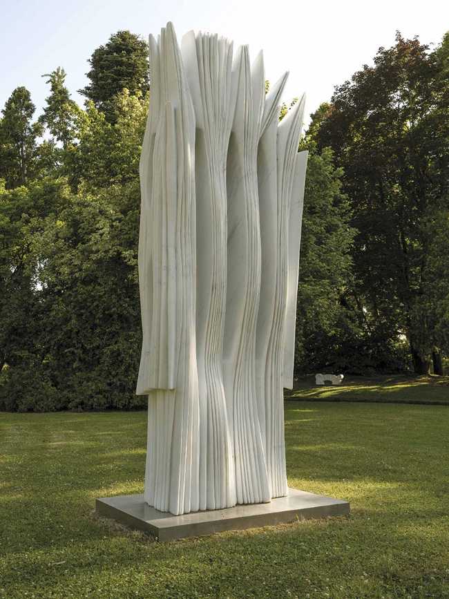 Forme sospese nel verde: il parco dove l’arte prende vita