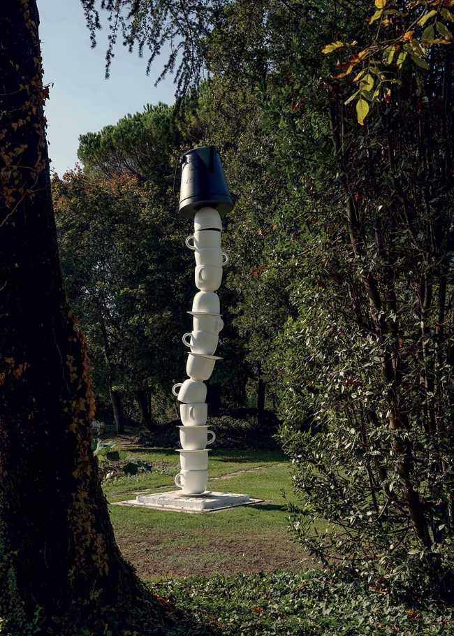 Forme sospese nel verde: il parco dove l’arte prende vita