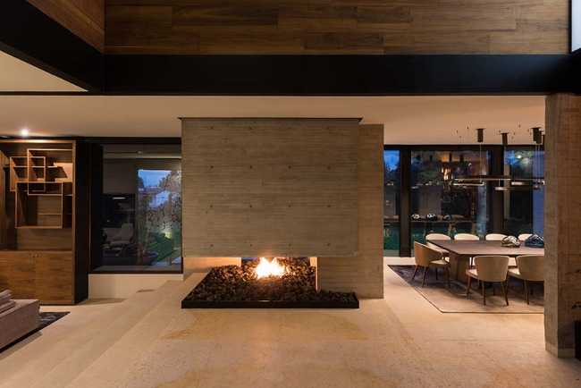 Between light and nature: the essential elegance of Encinos House