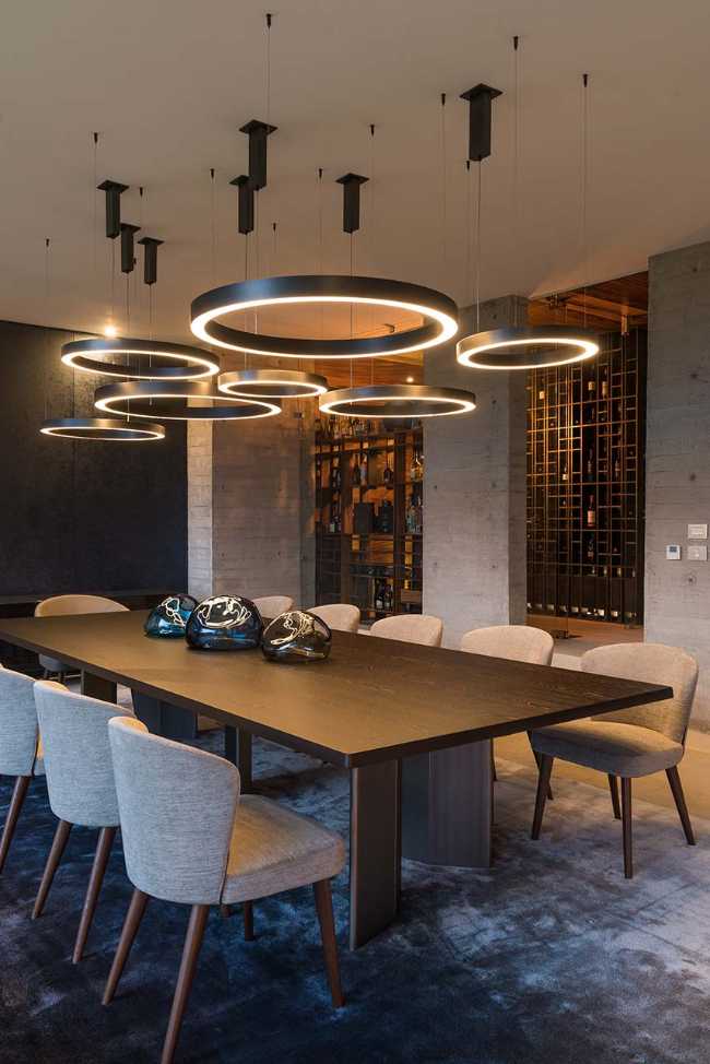 Between light and nature: the essential elegance of Encinos House