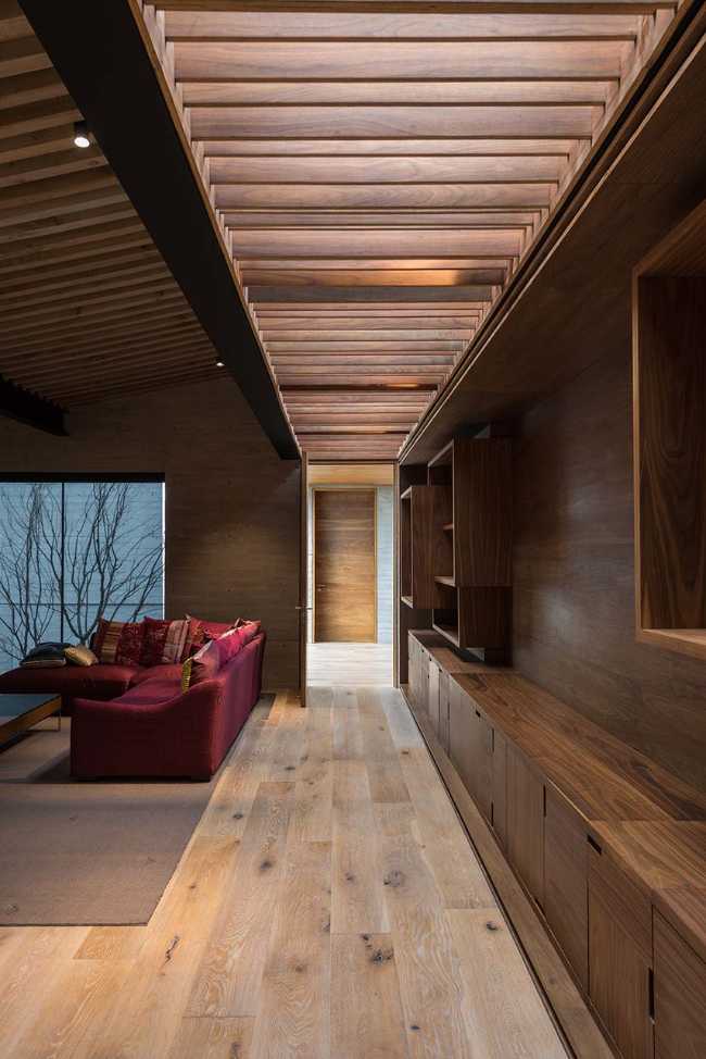 Between light and nature: the essential elegance of Encinos House