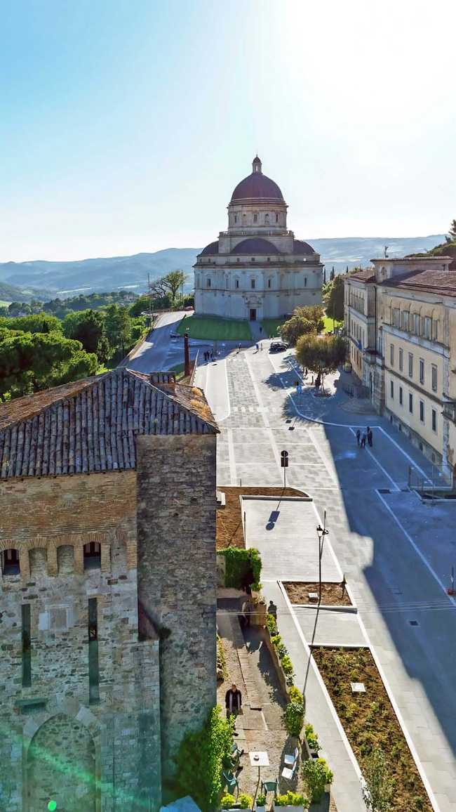 Una strada tra terra e cielo: Todi riscopre la sua bellezza