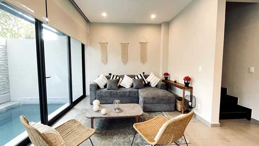 Spazi speculari tra luce e natura a Puerto Cancún