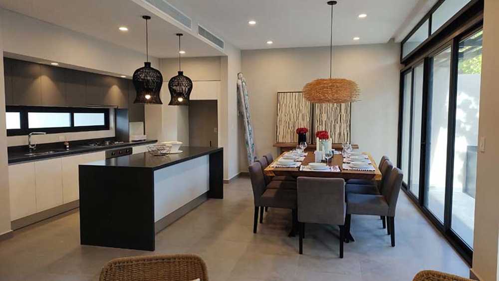 Spazi speculari tra luce e natura a Puerto Cancún