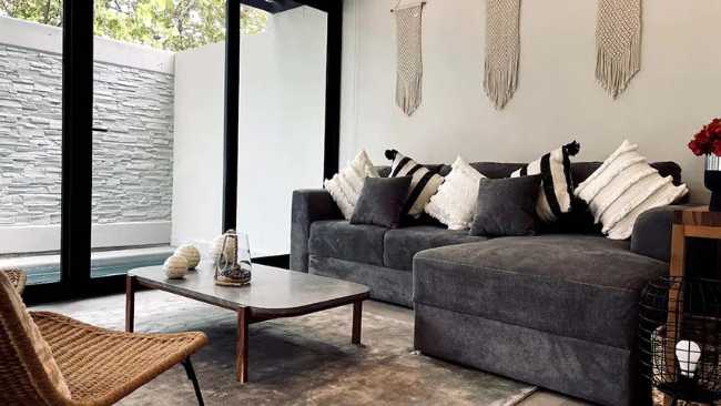 Spazi speculari tra luce e natura a Puerto Cancún