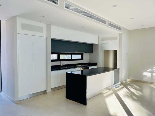 Spazi speculari tra luce e natura a Puerto Cancún