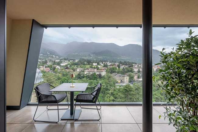 Panoramas alpins et lignes contemporaines