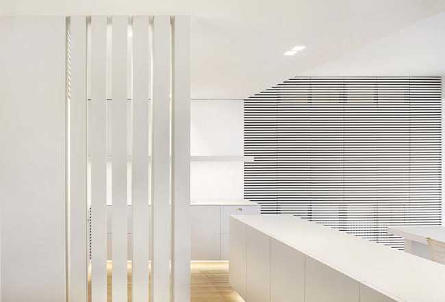 Blanc sublime et continuité spatiale: appartement Galleria Cavour