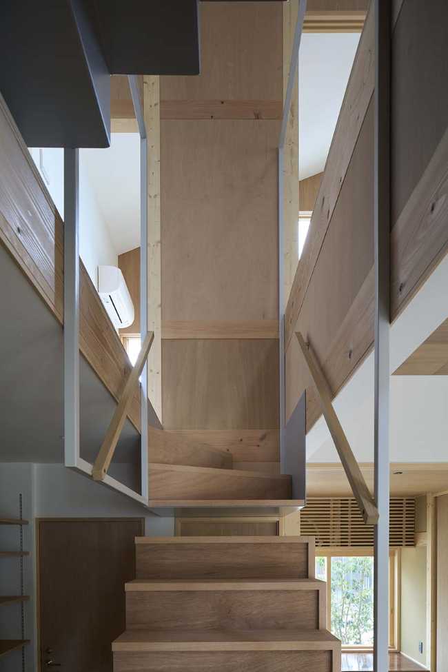 Japanese tradition and contemporary fluidity. House in Hanazono