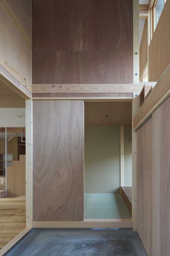 Japanese tradition and contemporary fluidity. House in Hanazono