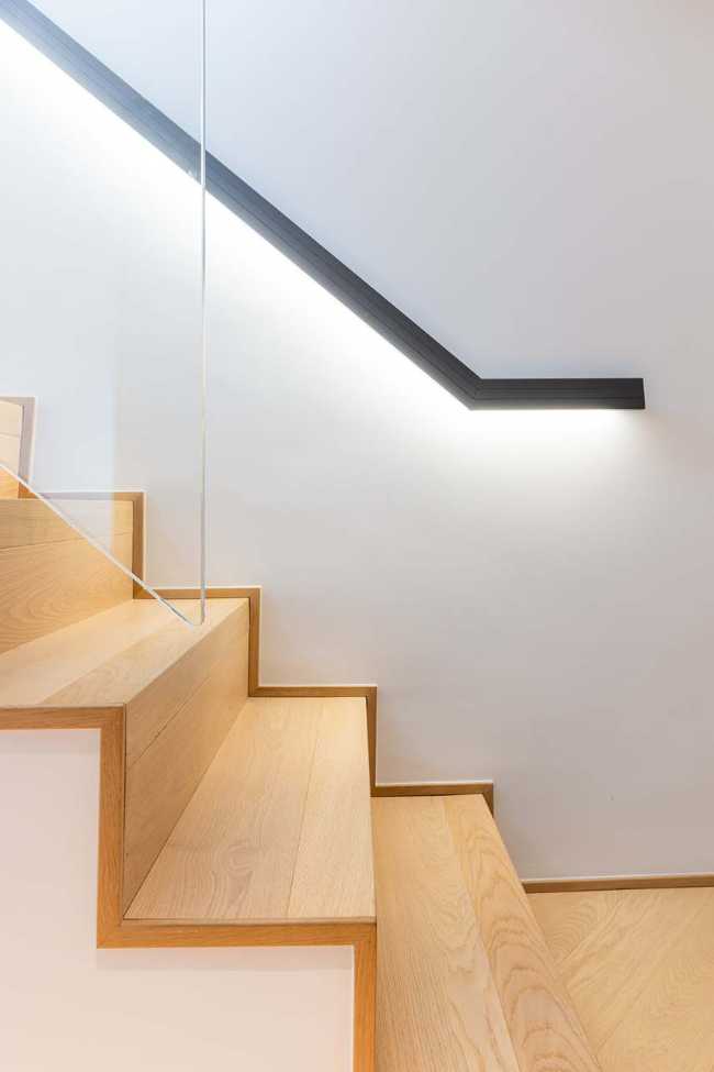 Rénovation appartement à Milan: linéarité et transparence suspendue