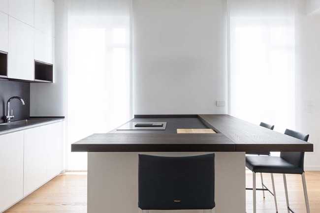 Rénovation appartement à Milan: linéarité et transparence suspendue