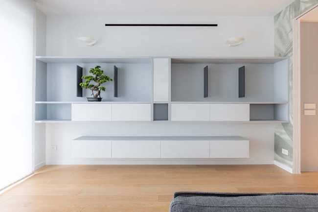 Rénovation appartement à Milan: linéarité et transparence suspendue