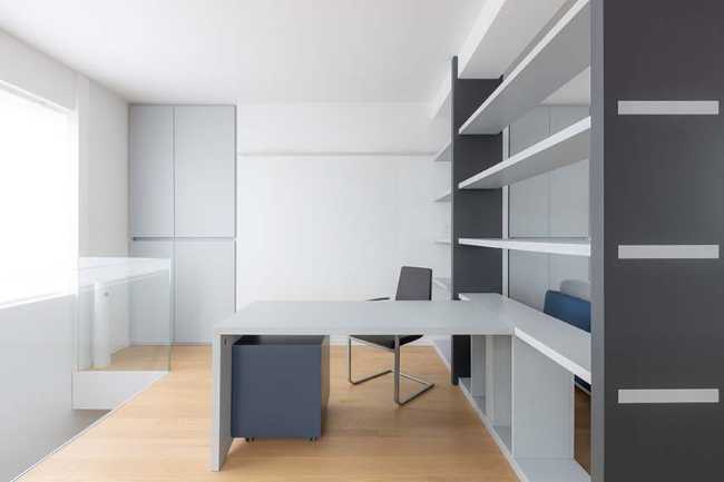 Rénovation appartement à Milan: linéarité et transparence suspendue