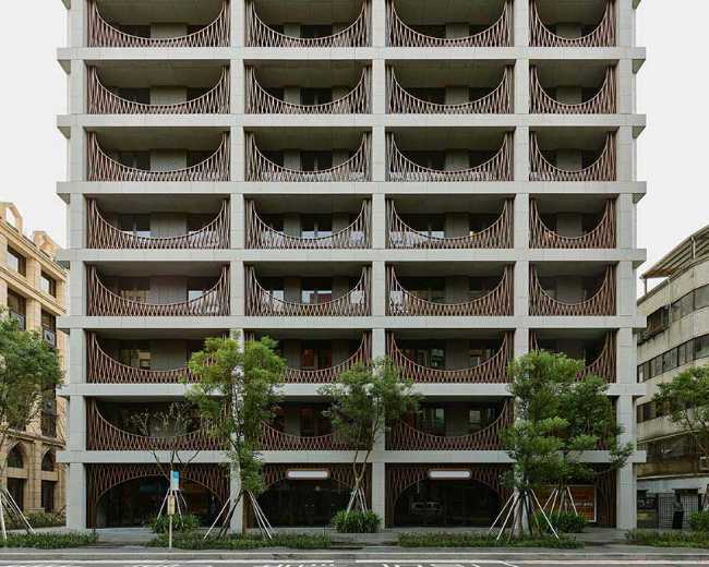 Residential building in Zhishan: archetypal forms and precious materials