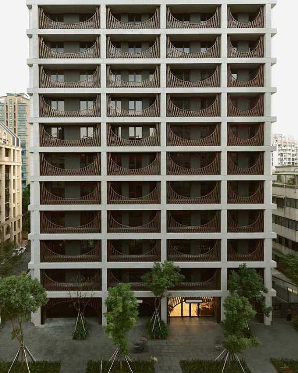 Residential building in Zhishan: archetypal forms and precious materials