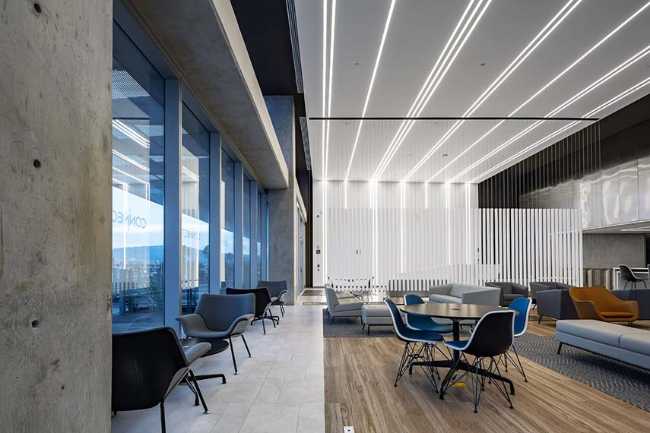 Uffici Hines a Guadalajara in connessione con la hall e l’esterno