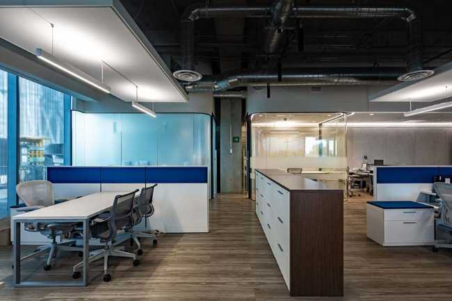 Uffici Hines a Guadalajara in connessione con la hall e l’esterno