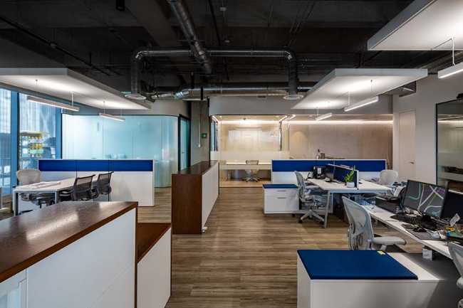 Uffici Hines a Guadalajara in connessione con la hall e l’esterno